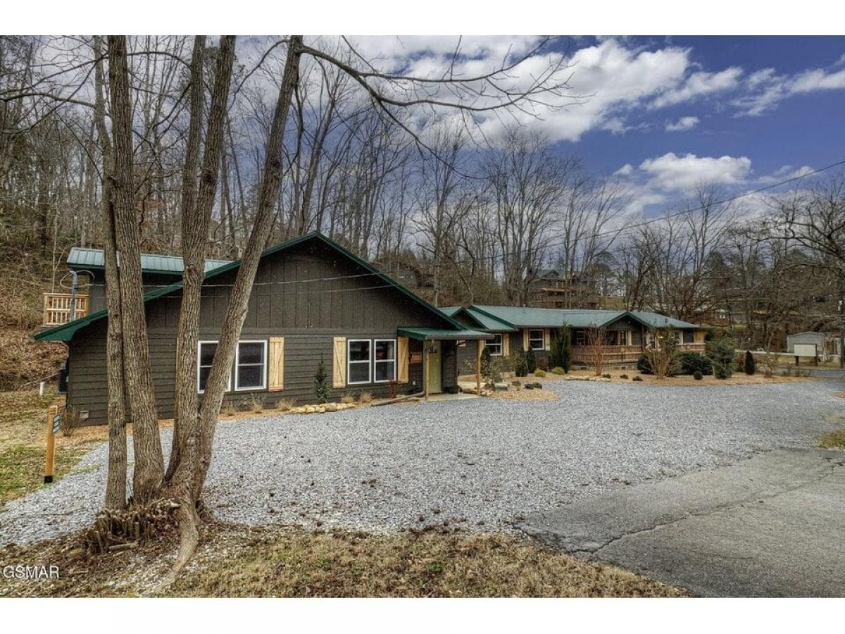 Picture of Home For Sale in Gatlinburg, Tennessee, United States