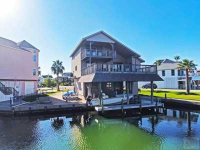 Home For Sale in Tiki Island, Texas