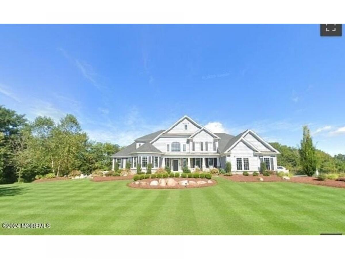 Picture of Home For Sale in Upper Freehold, New Jersey, United States