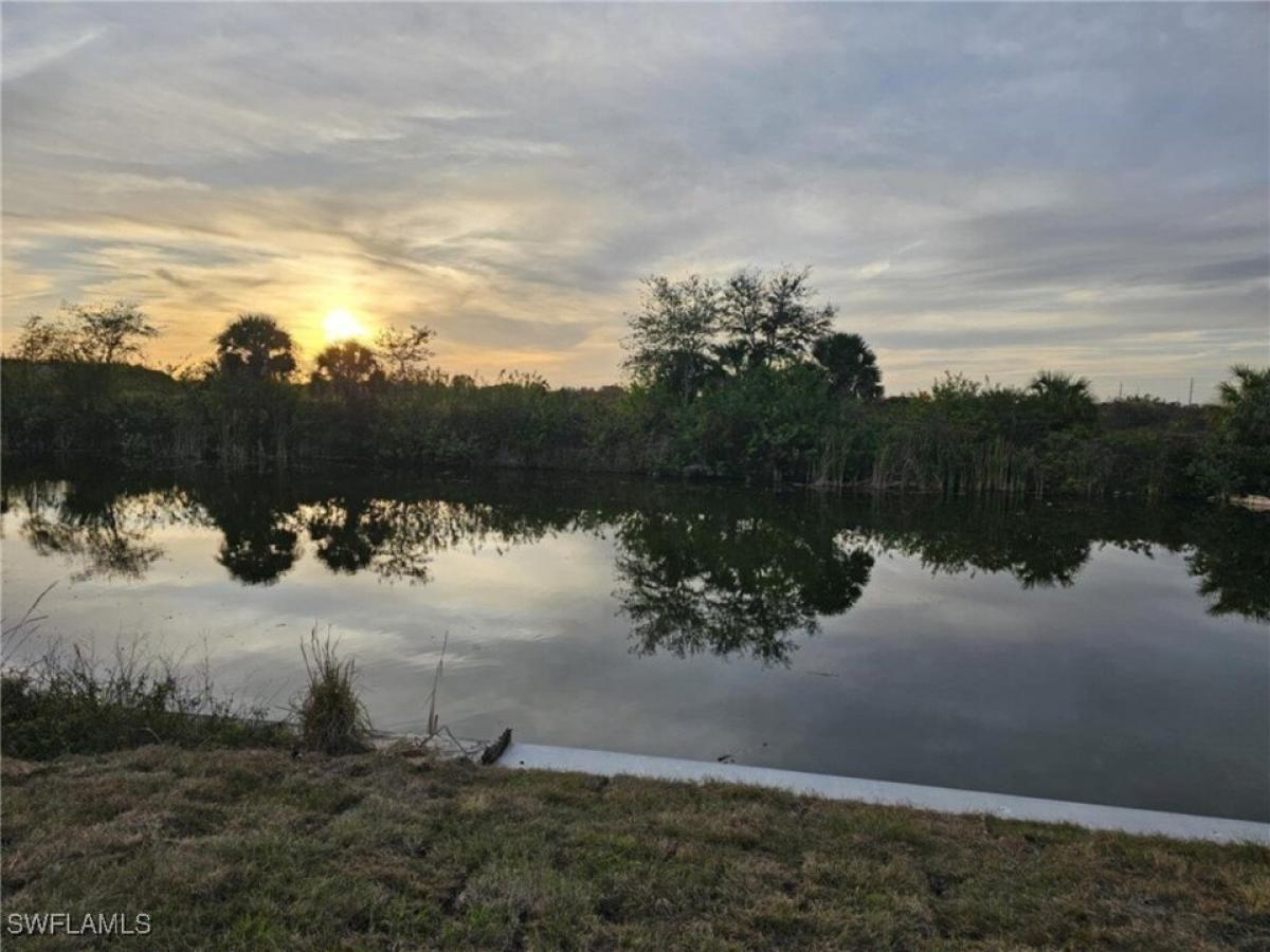 Picture of Residential Land For Sale in Cape Coral, Florida, United States