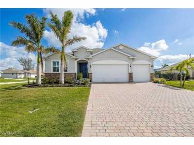 Home For Sale in Cape Coral, Florida