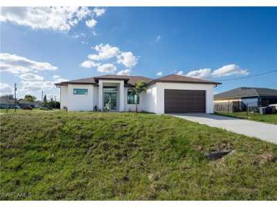 Home For Sale in Lehigh Acres, Florida