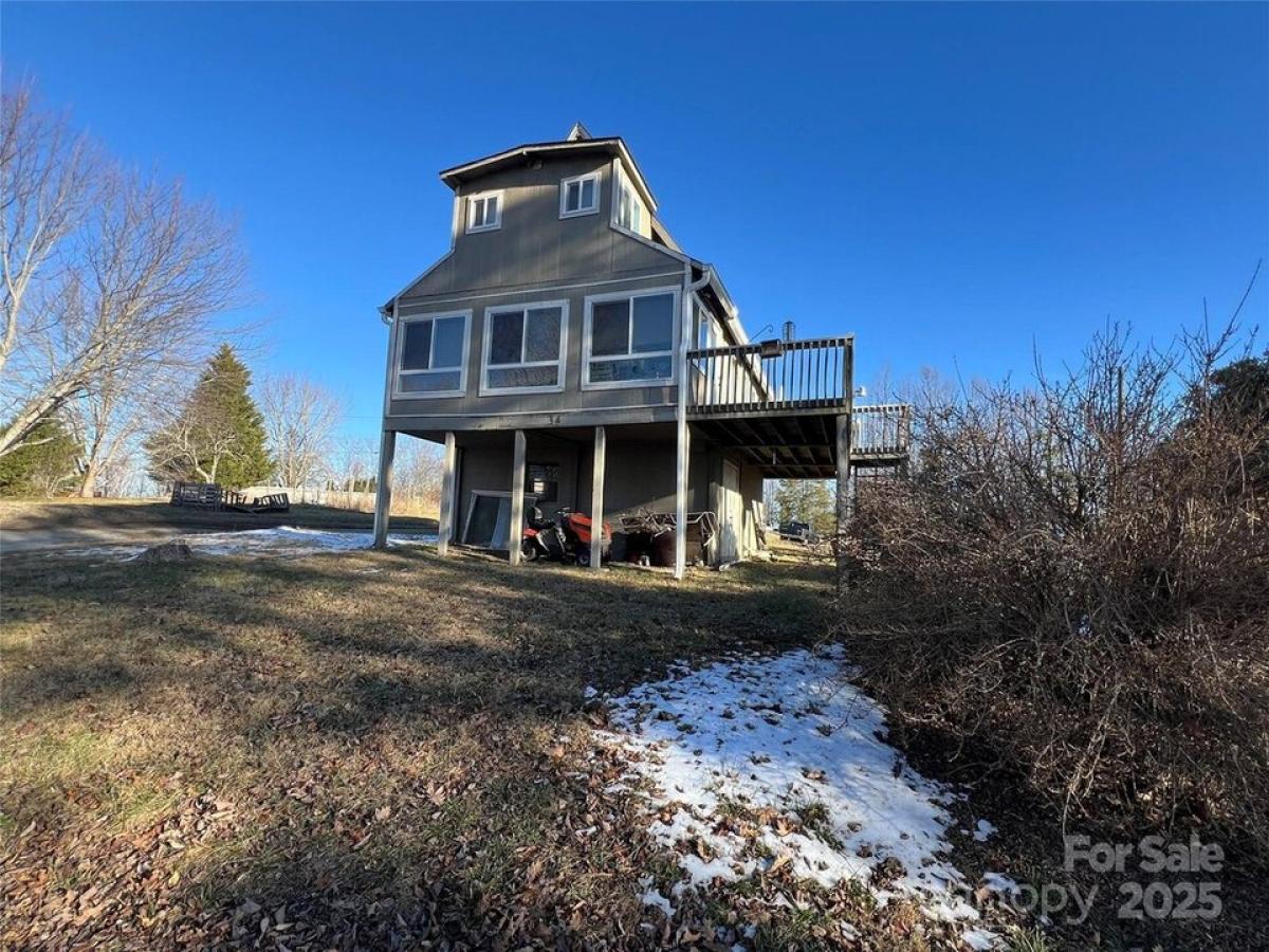 Picture of Home For Sale in Hendersonville, North Carolina, United States