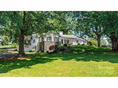 Home For Sale in Hickory, North Carolina