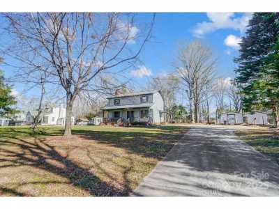 Home For Sale in Belmont, North Carolina