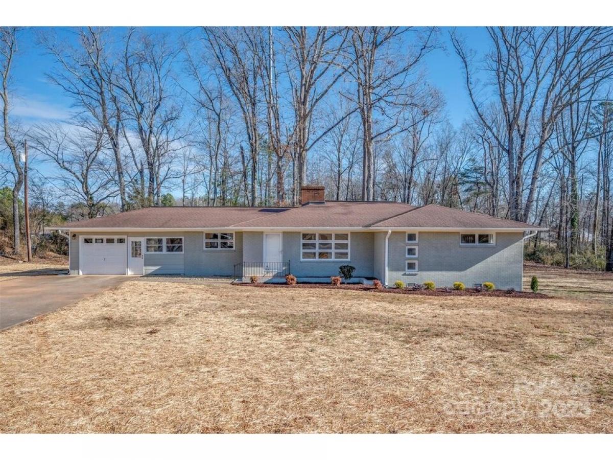 Picture of Home For Sale in Forest City, North Carolina, United States