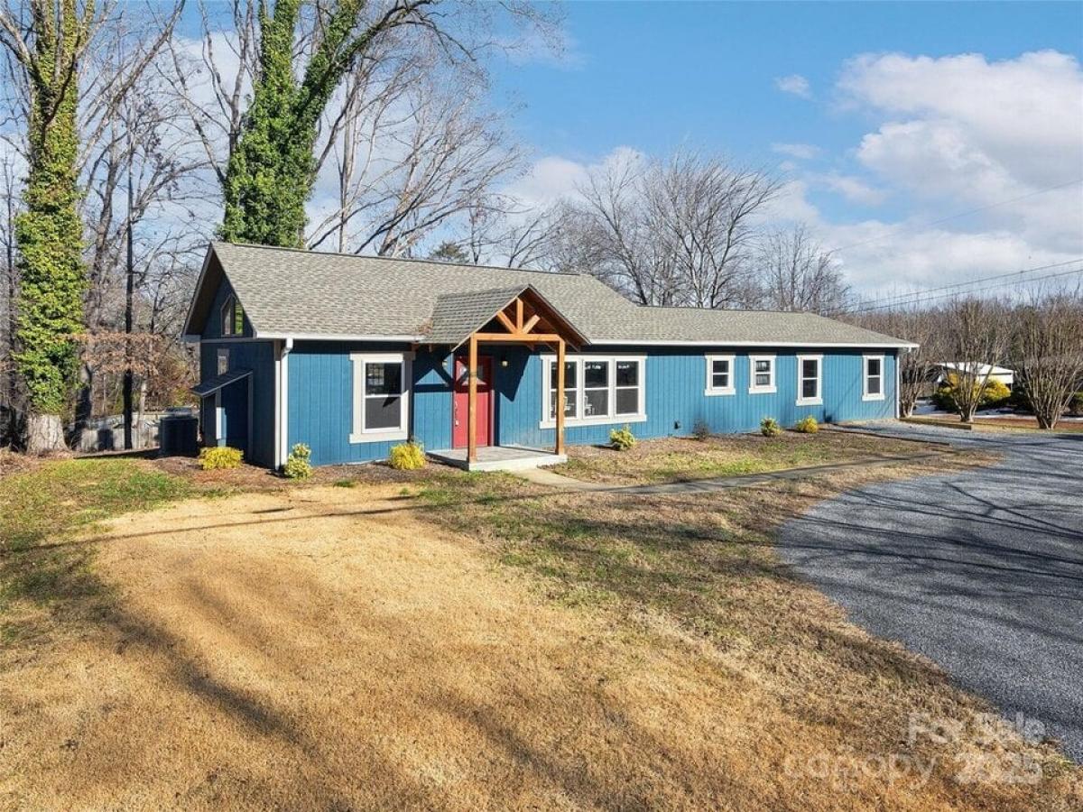 Picture of Home For Sale in Columbus, North Carolina, United States