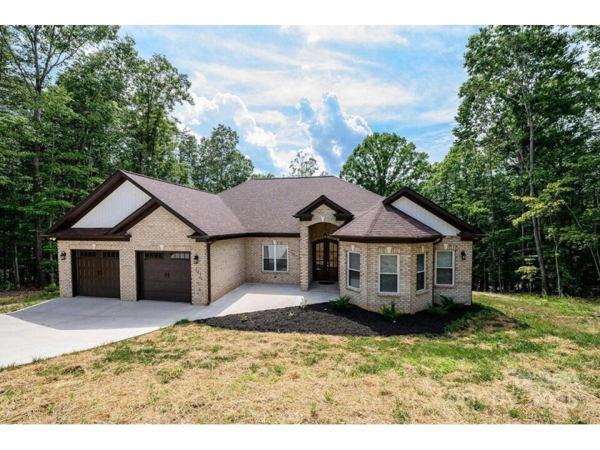 Picture of Home For Sale in Granite Falls, North Carolina, United States