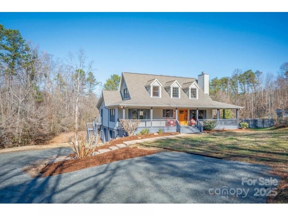 Picture of Home For Sale in Columbus, North Carolina, United States