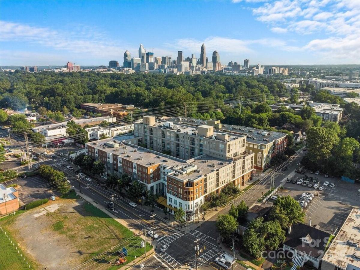 Picture of Home For Sale in Charlotte, North Carolina, United States