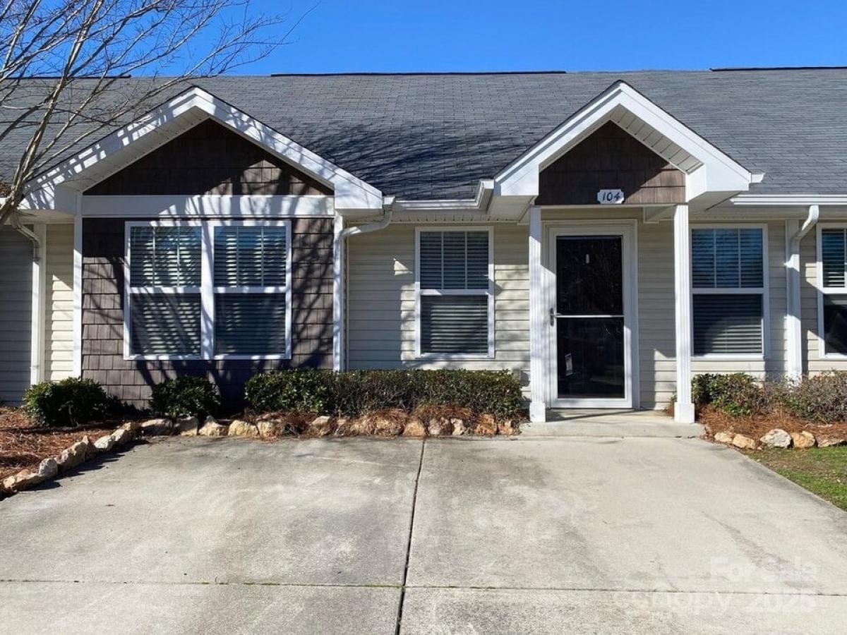 Picture of Home For Sale in Mount Holly, North Carolina, United States