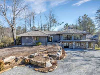 Home For Sale in Lake Toxaway, North Carolina