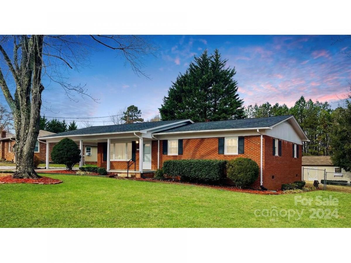 Picture of Home For Sale in Forest City, North Carolina, United States