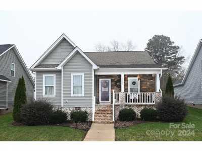 Home For Sale in Hickory, North Carolina