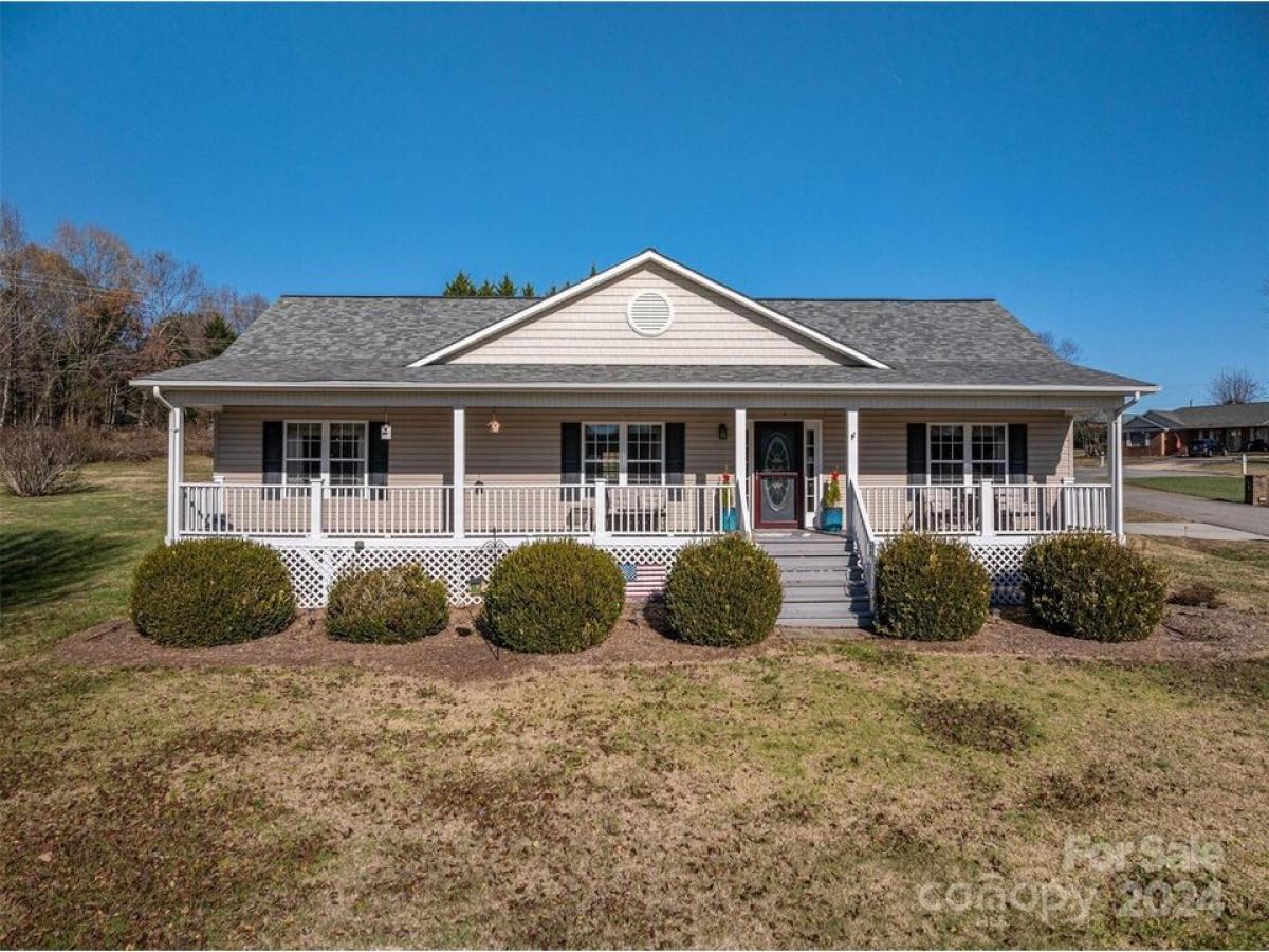 Picture of Home For Sale in Hickory, North Carolina, United States