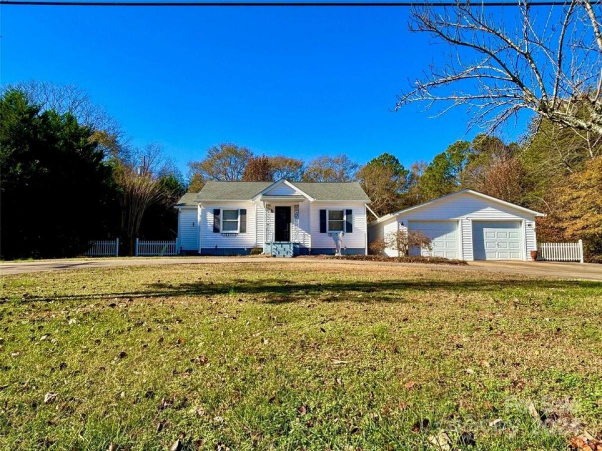 Picture of Home For Sale in Forest City, North Carolina, United States