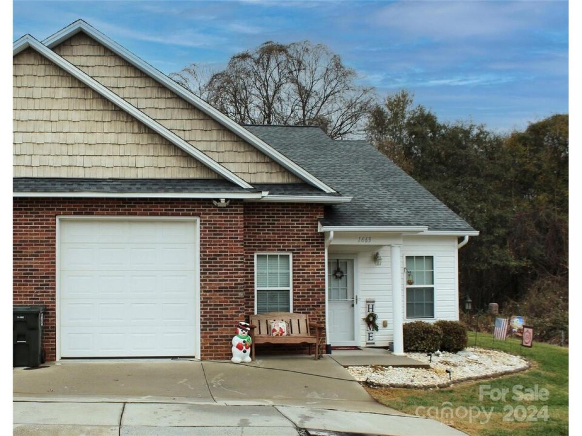 Picture of Home For Sale in Newton, North Carolina, United States