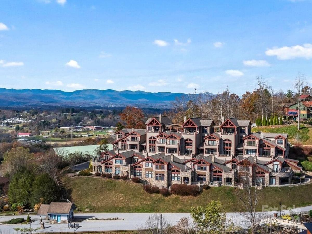 Picture of Home For Sale in Asheville, North Carolina, United States