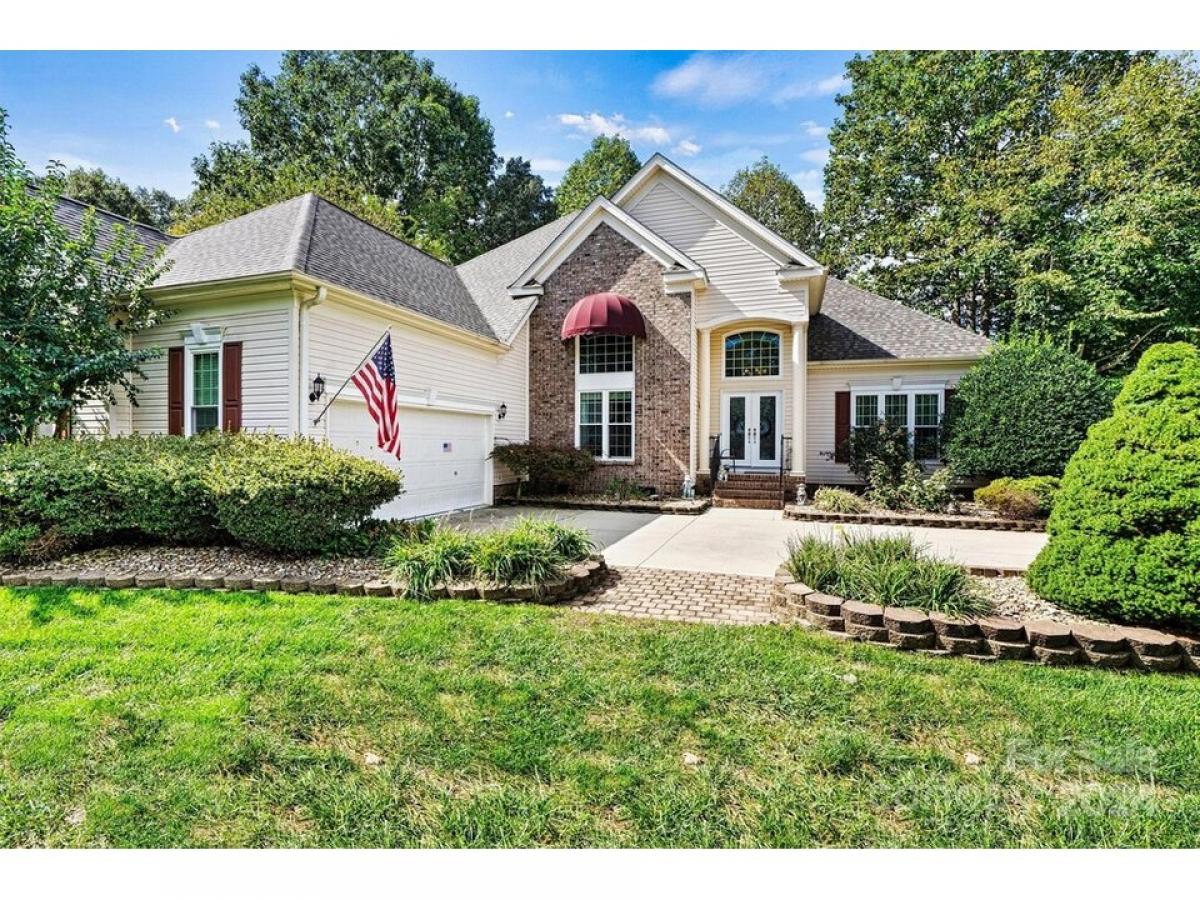 Picture of Home For Sale in Denver, North Carolina, United States