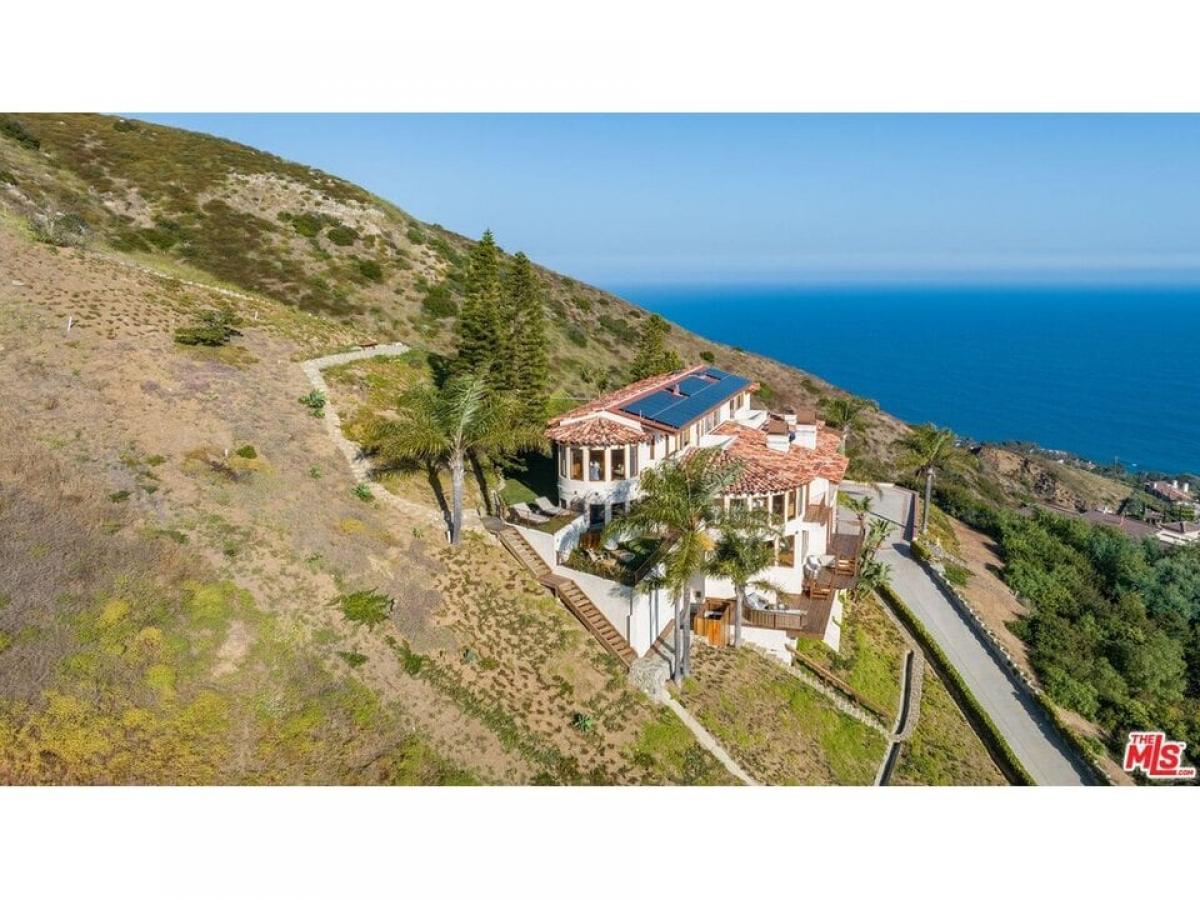 Picture of Home For Sale in Malibu, California, United States