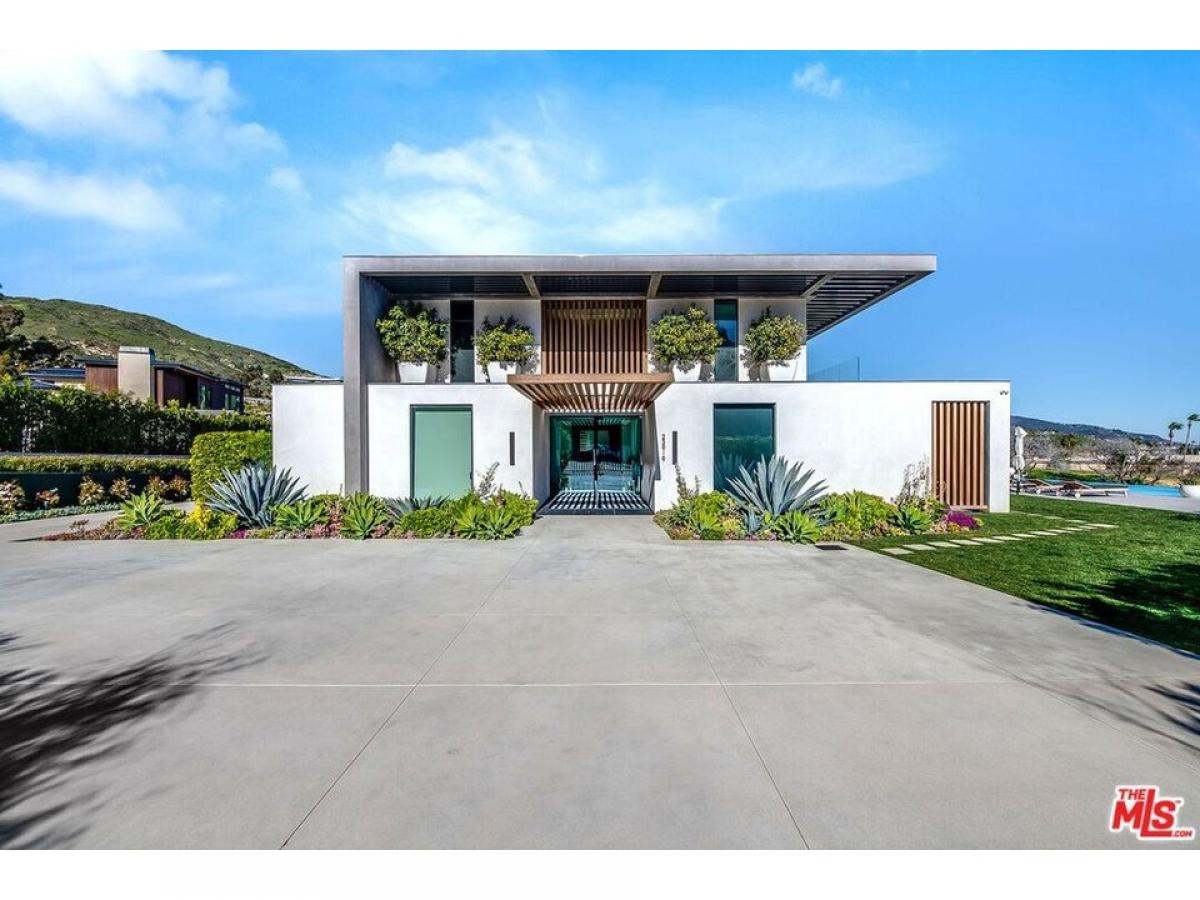 Picture of Home For Sale in Malibu, California, United States