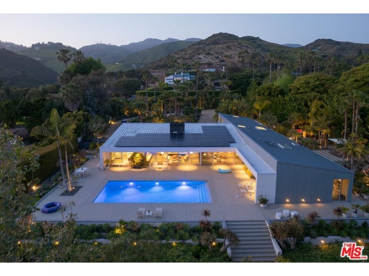 Picture of Home For Sale in Malibu, California, United States