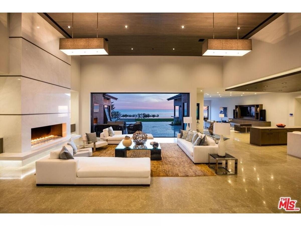 Picture of Home For Sale in Malibu, California, United States