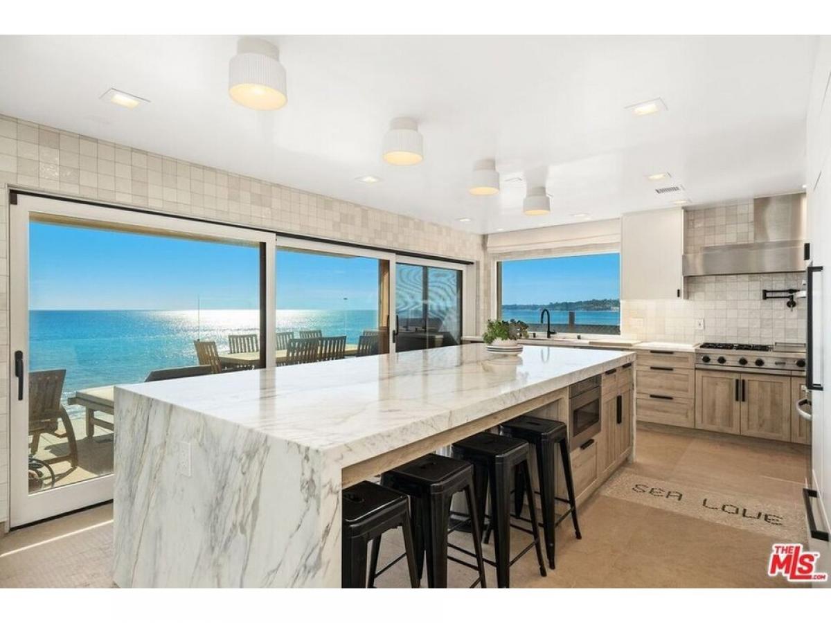 Picture of Home For Sale in Malibu, California, United States