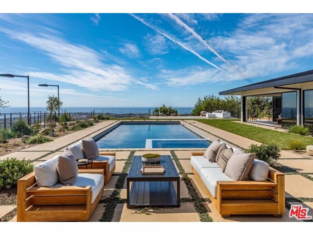 Picture of Home For Sale in Malibu, California, United States