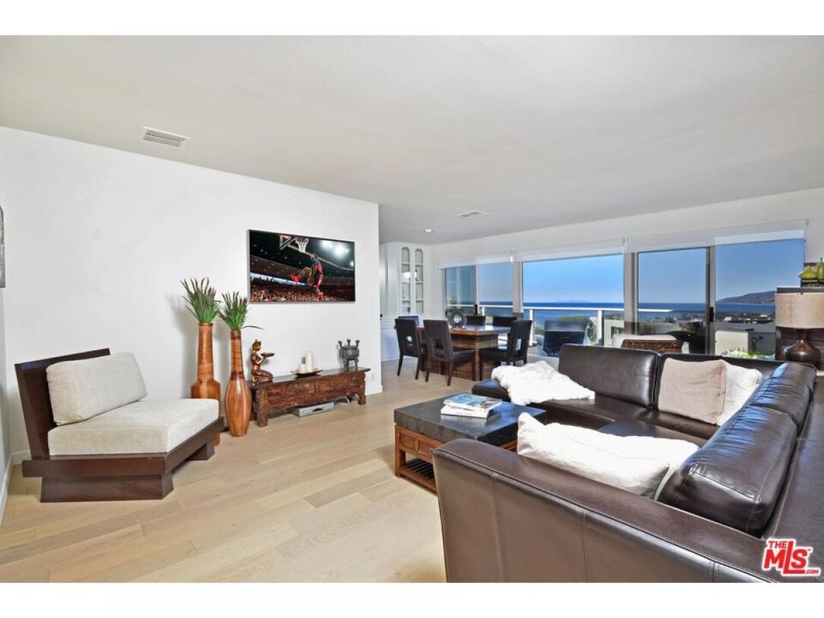 Picture of Home For Sale in Malibu, California, United States