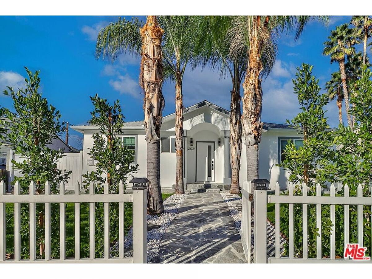 Picture of Home For Sale in Woodland Hills, California, United States