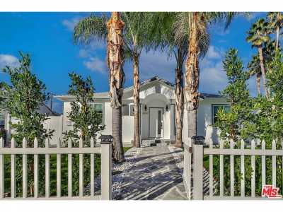 Home For Sale in Woodland Hills, California