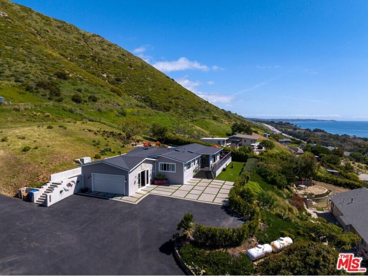 Picture of Home For Sale in Malibu, California, United States