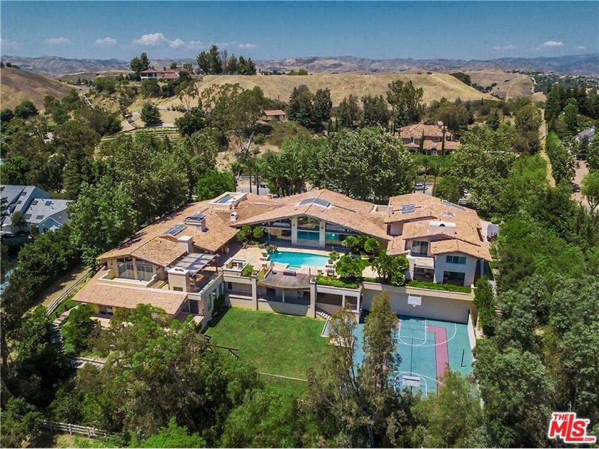 Picture of Home For Sale in Hidden Hills, California, United States