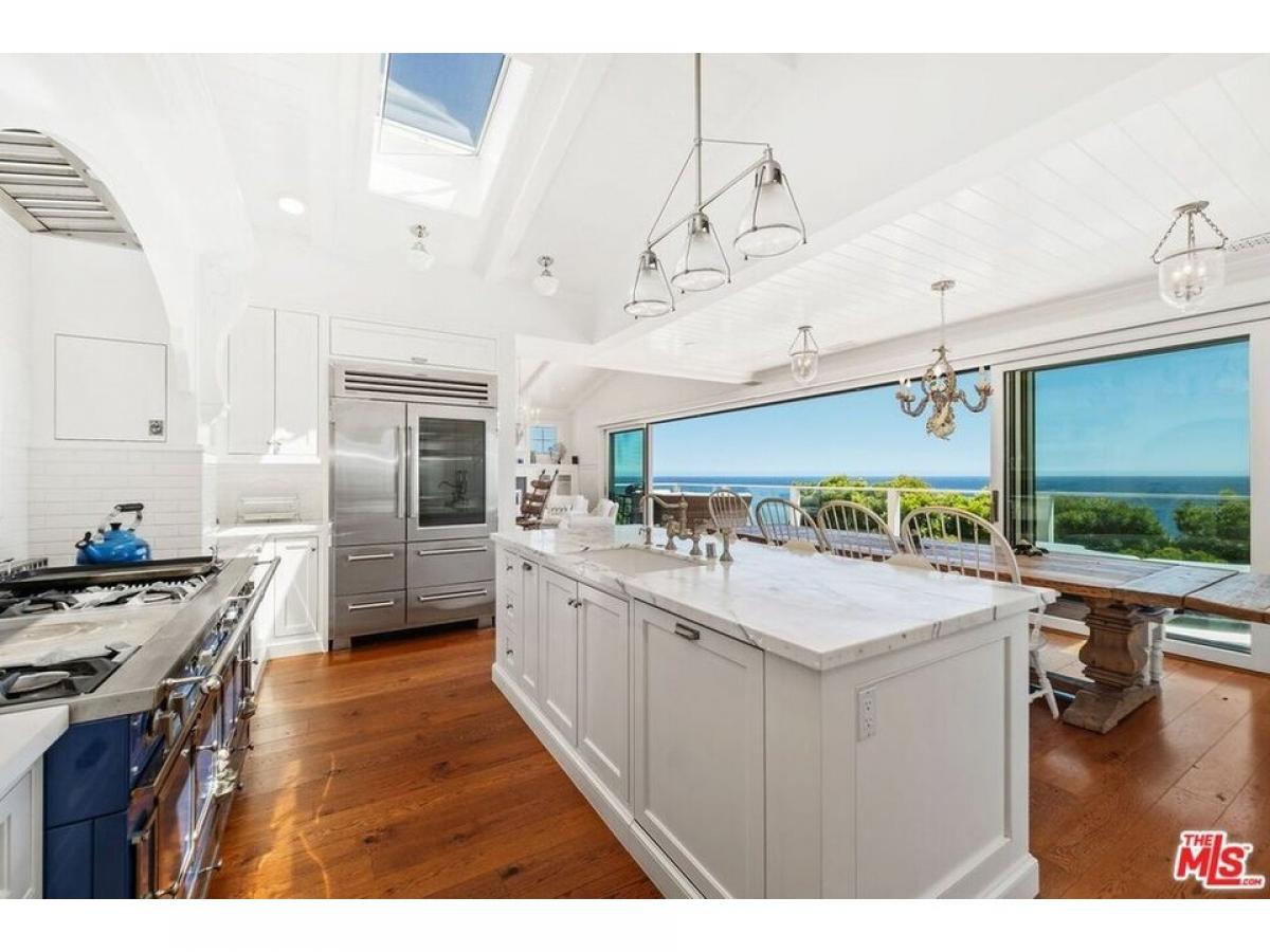 Picture of Home For Sale in Malibu, California, United States