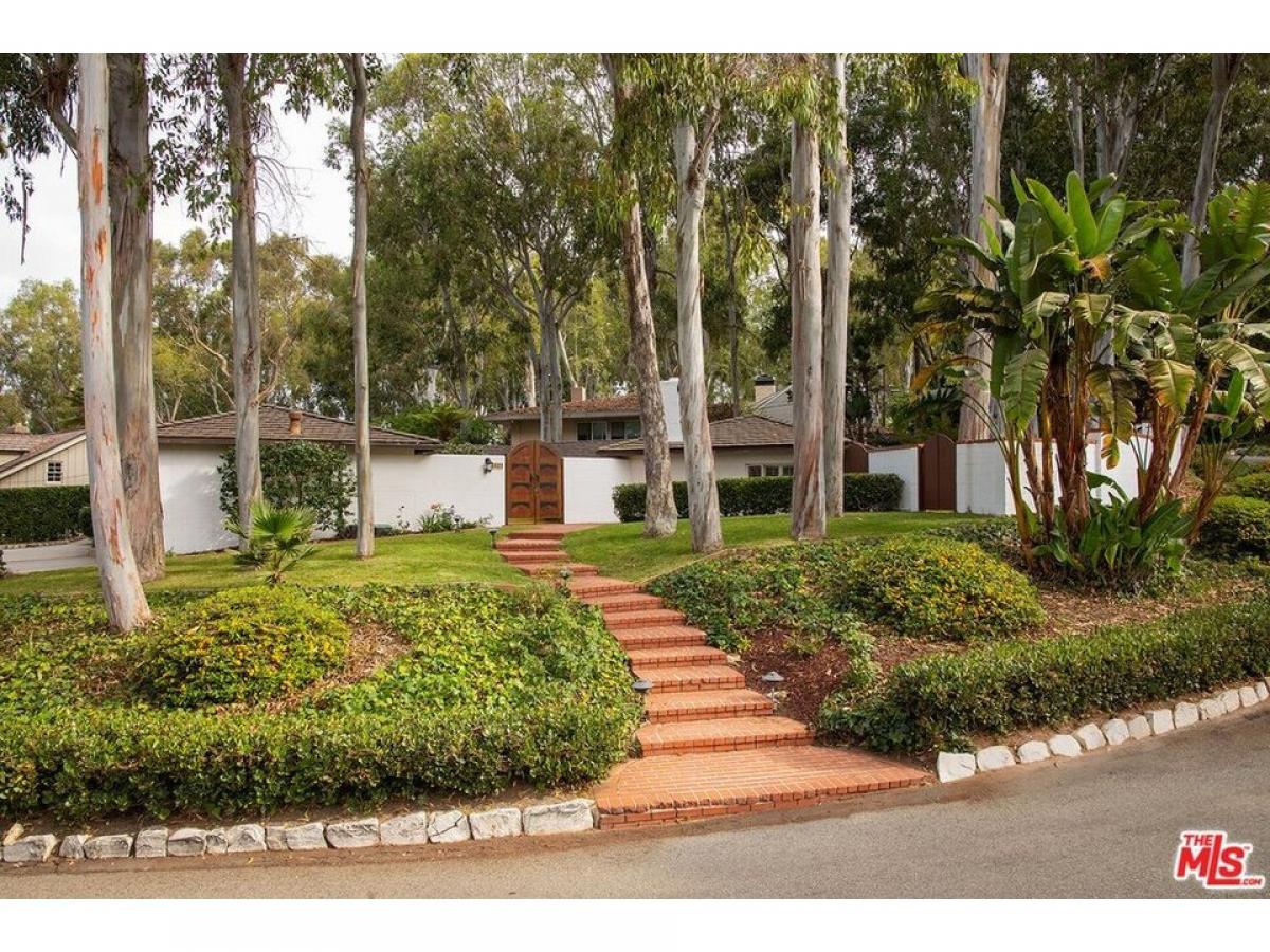 Picture of Home For Sale in Palos Verdes Estates, California, United States