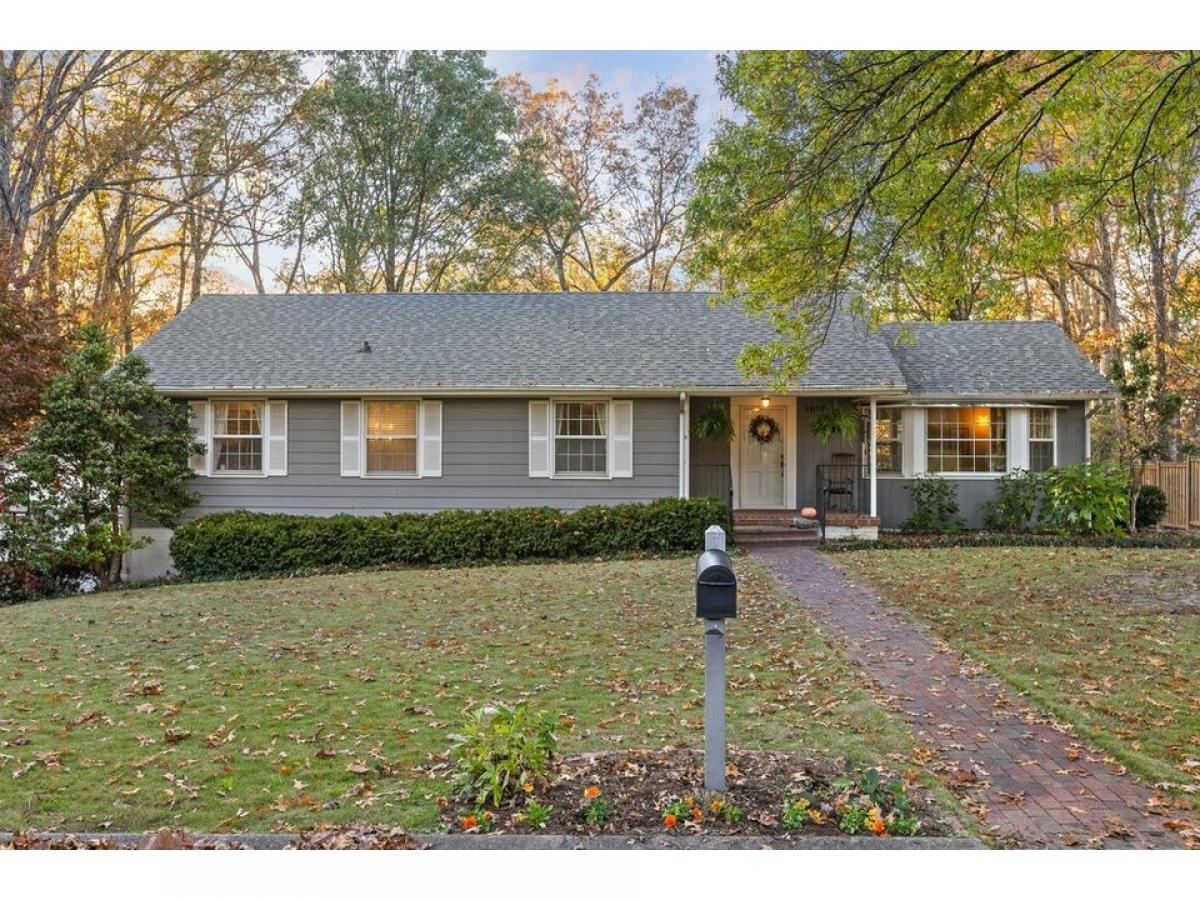 Picture of Home For Sale in Signal Mountain, Tennessee, United States