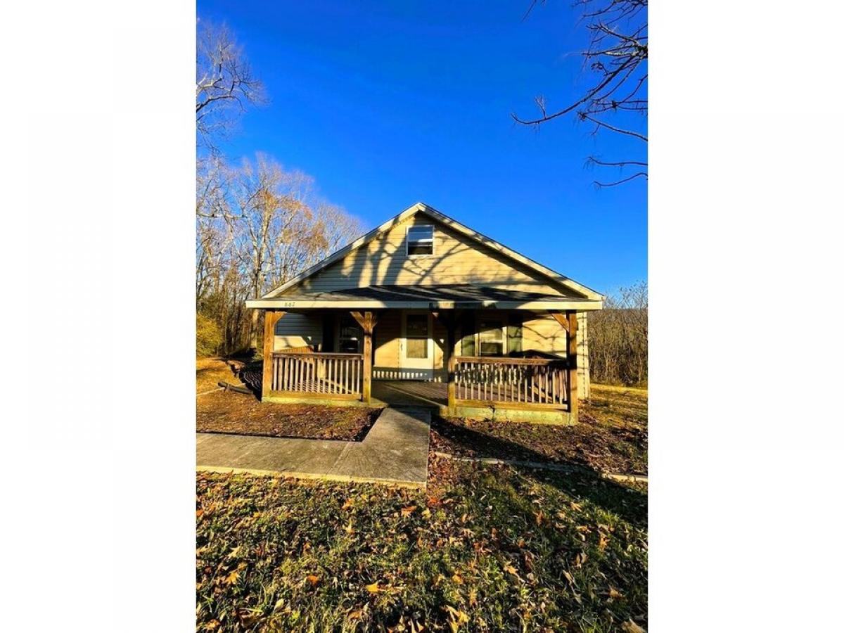 Picture of Home For Sale in Whitwell, Tennessee, United States