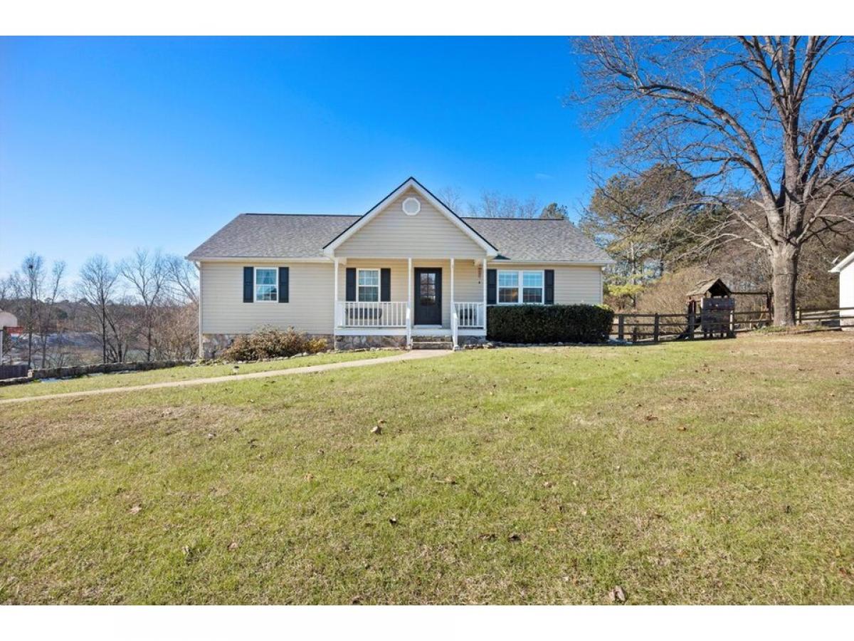 Picture of Home For Sale in Chickamauga, Georgia, United States