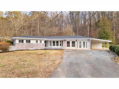 Home For Sale in Dayton, Tennessee