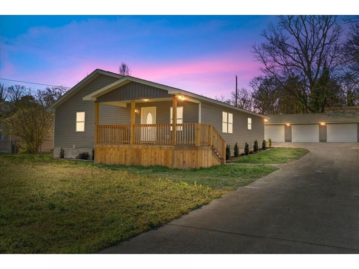 Picture of Home For Sale in Rossville, Georgia, United States