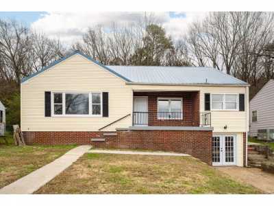 Home For Sale in Rossville, Georgia