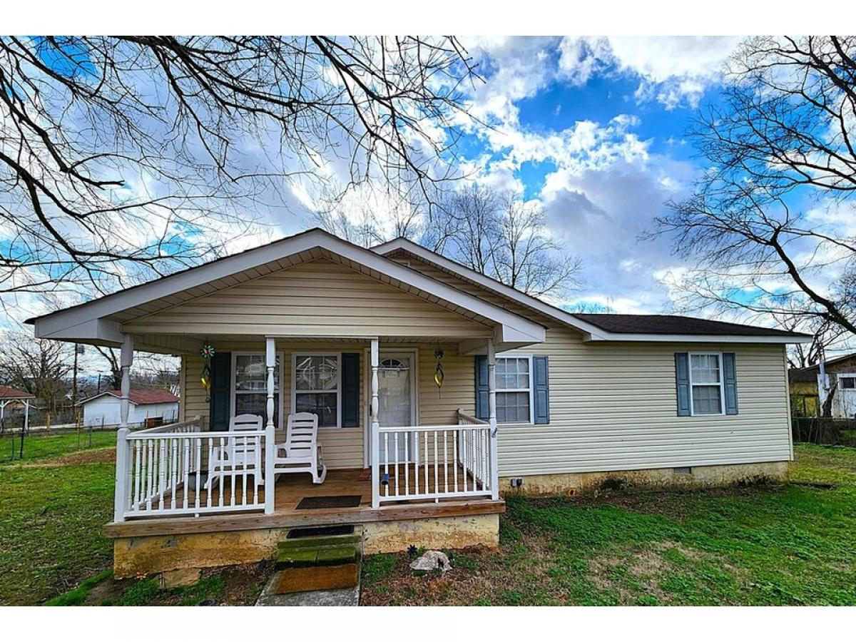 Picture of Home For Sale in South Pittsburg, Tennessee, United States