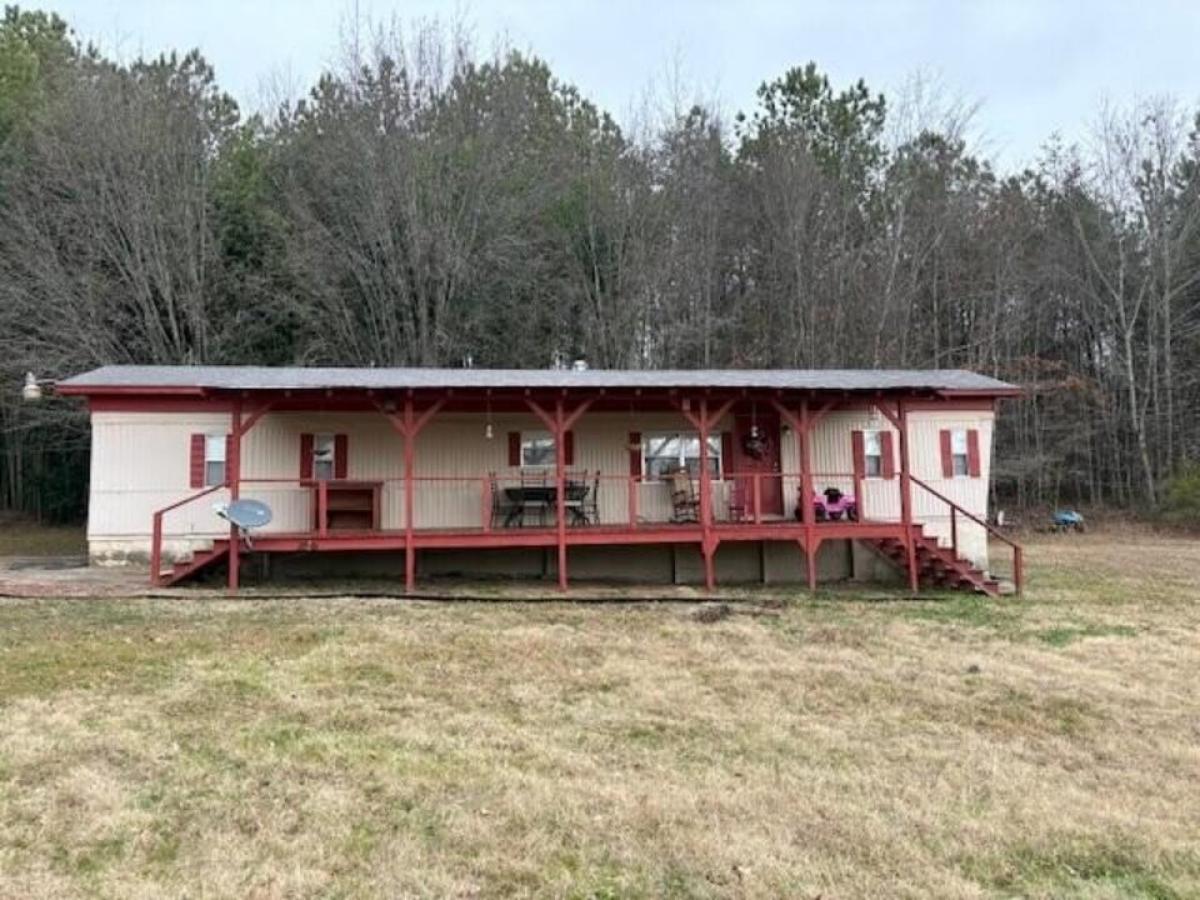 Picture of Home For Sale in Chickamauga, Georgia, United States