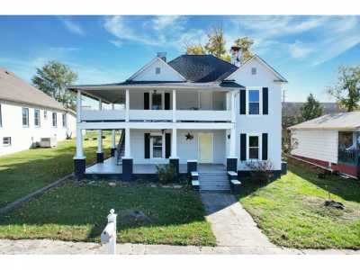 Home For Sale in Etowah, Tennessee