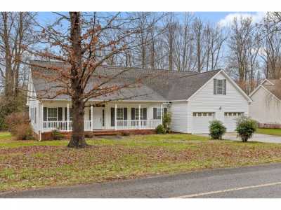 Home For Sale in Signal Mountain, Tennessee