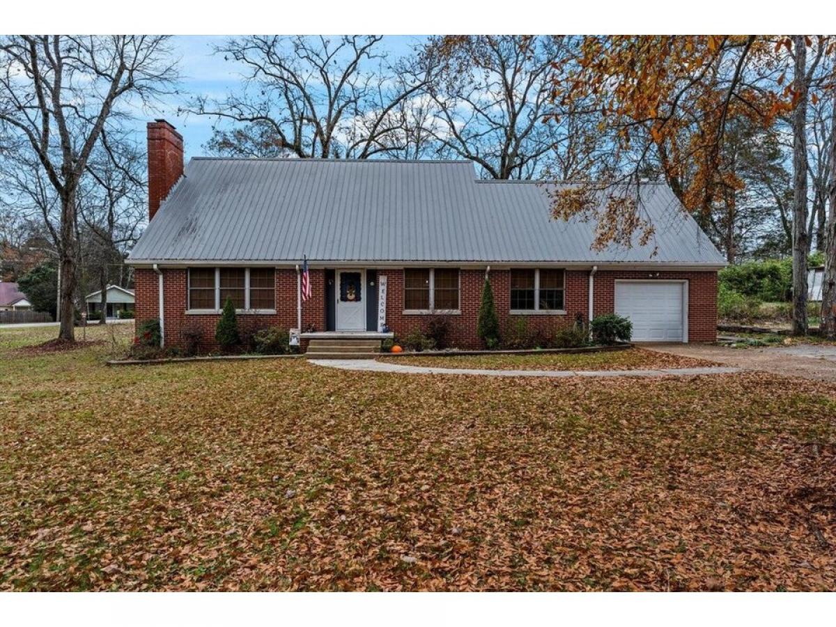 Picture of Home For Sale in Chickamauga, Georgia, United States