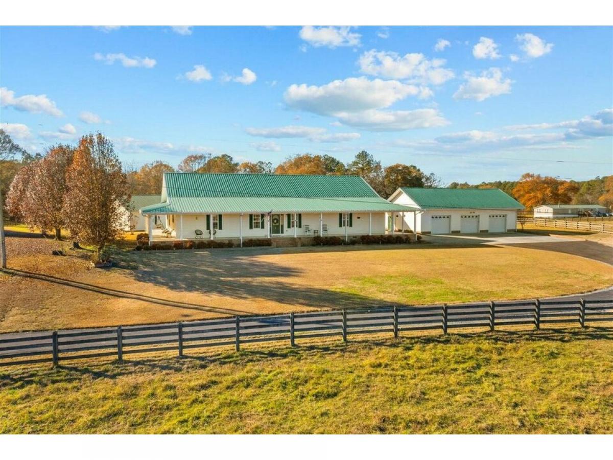 Picture of Home For Sale in Dalton, Georgia, United States