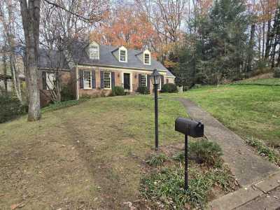 Home For Sale in Signal Mountain, Tennessee