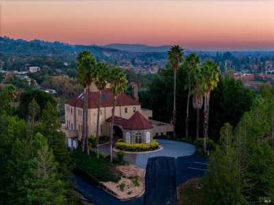 Home For Sale in Healdsburg, California